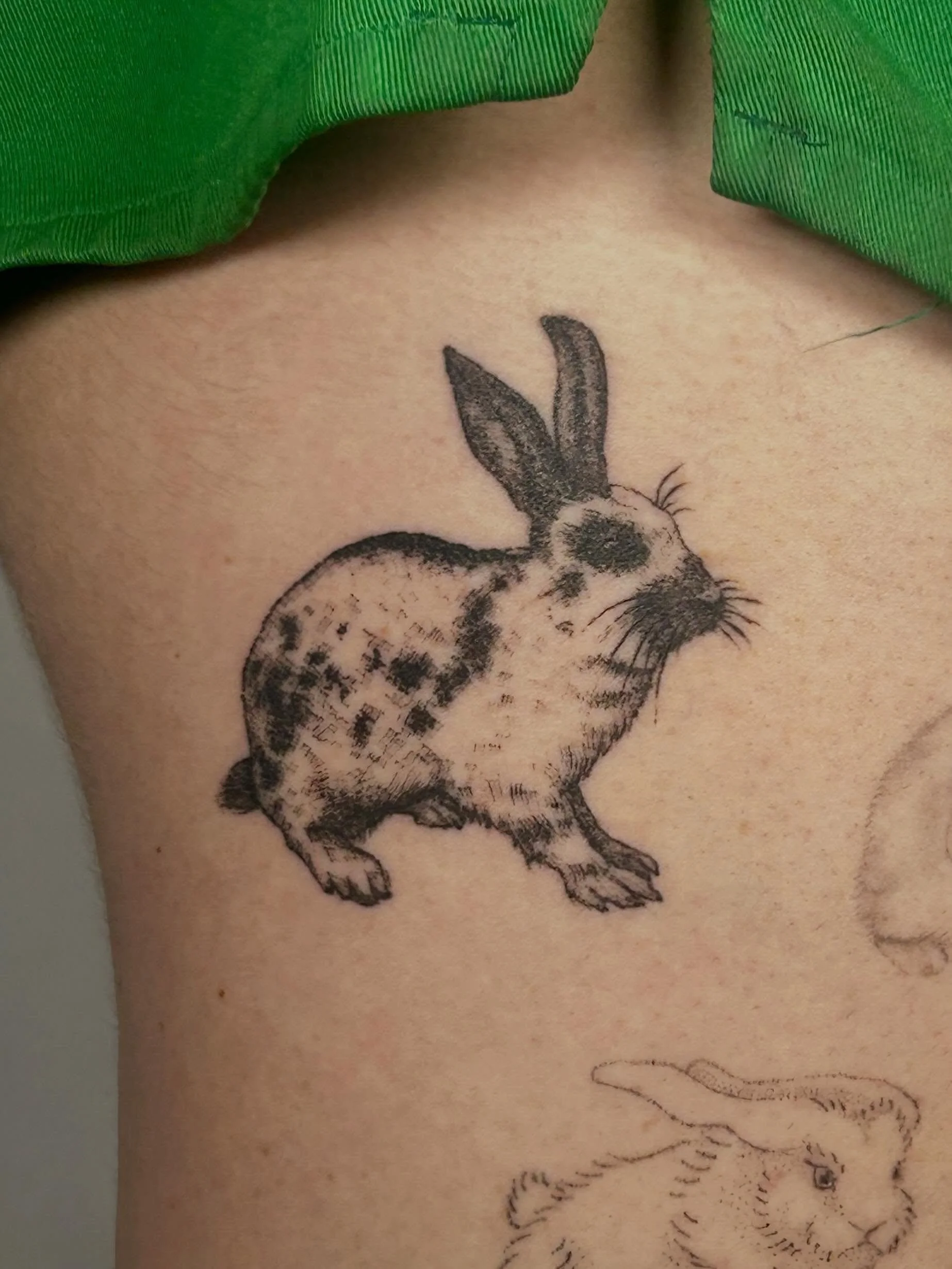 Added a bunny to @nicoletty_ bunny leg :)
Obsessed w her handpokes! Check her out ;)