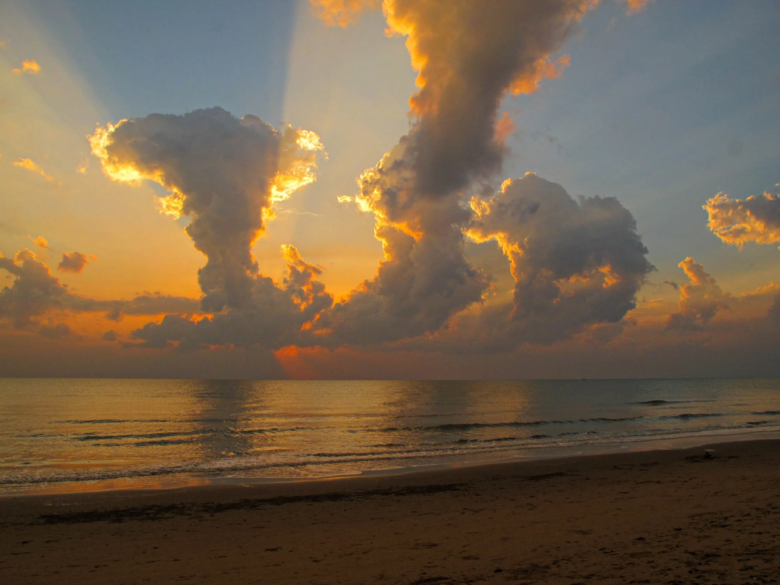 SR005 Light against cloud