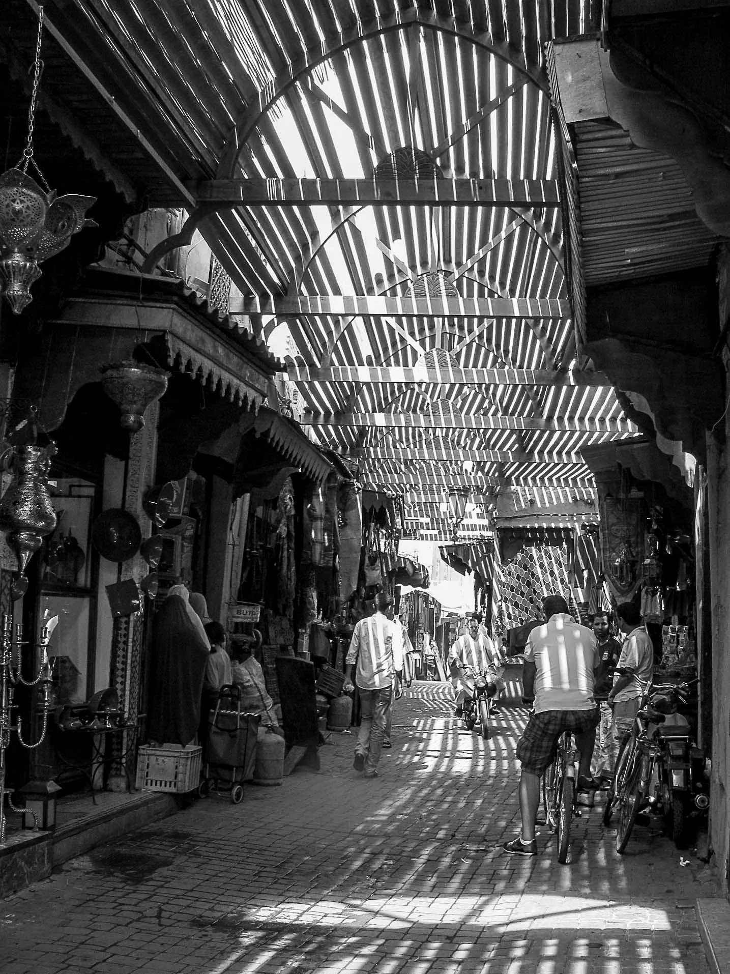 BW003 Shadow market, Marrakech, Morocco.jpg