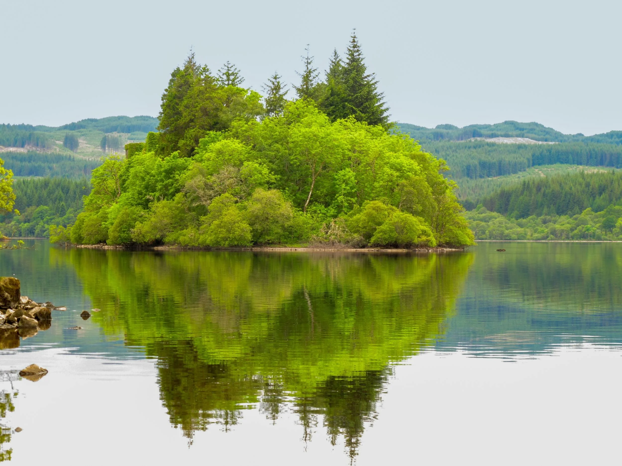 Stillness between shores