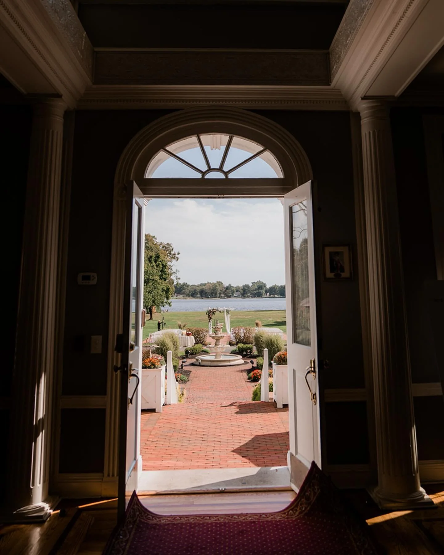 it may not feel like it but spring *is* coming. 🌸 my 2026 season kicks off next week and April is PACKED with all kinds of love &amp; goodness. To my spring couples - I can&rsquo;t wait to get out there with ya&rsquo;ll! 🙌🏻