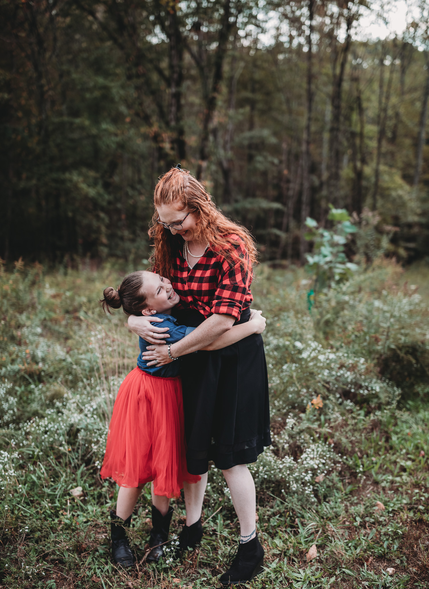 mom and daughter photo pose