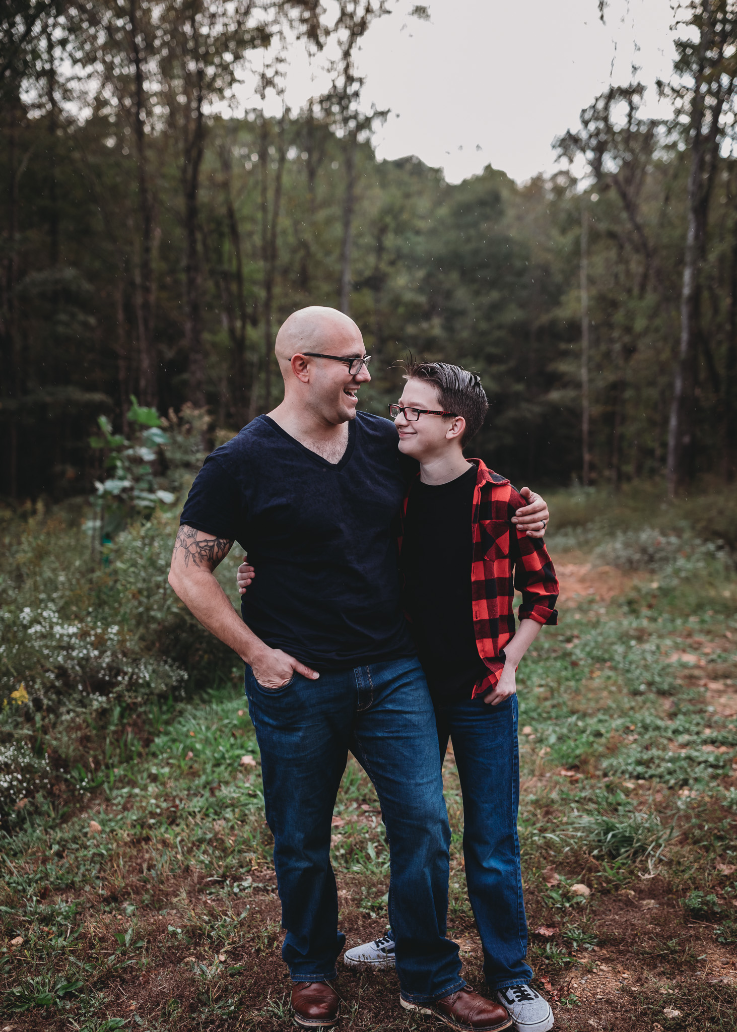 dad and teenage son photo pose