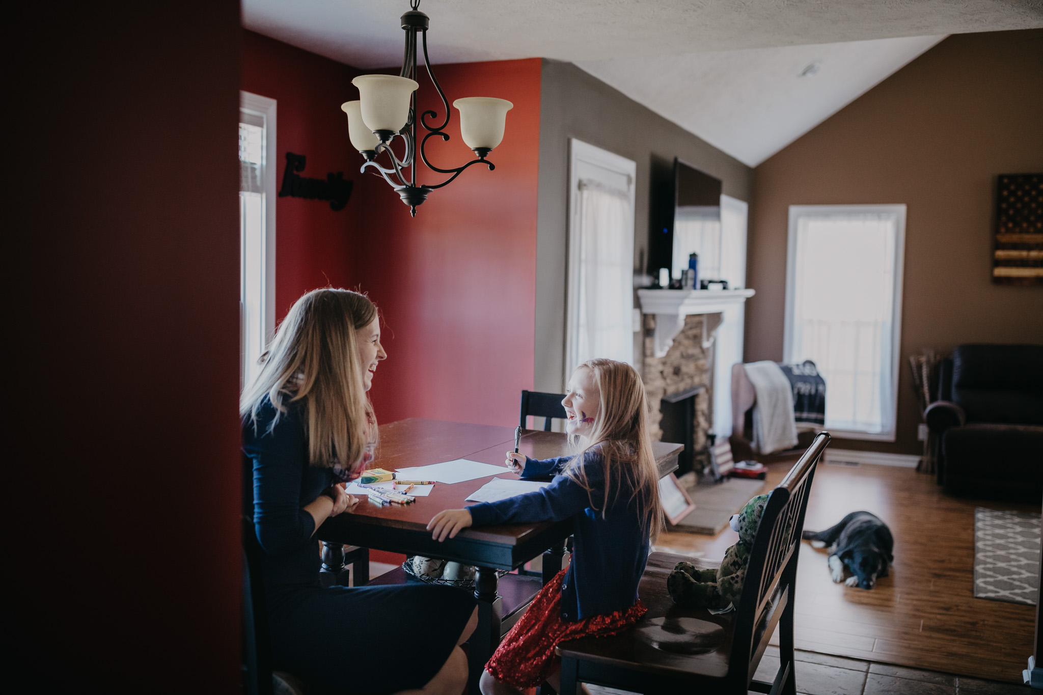 mom and daughter writing to dad