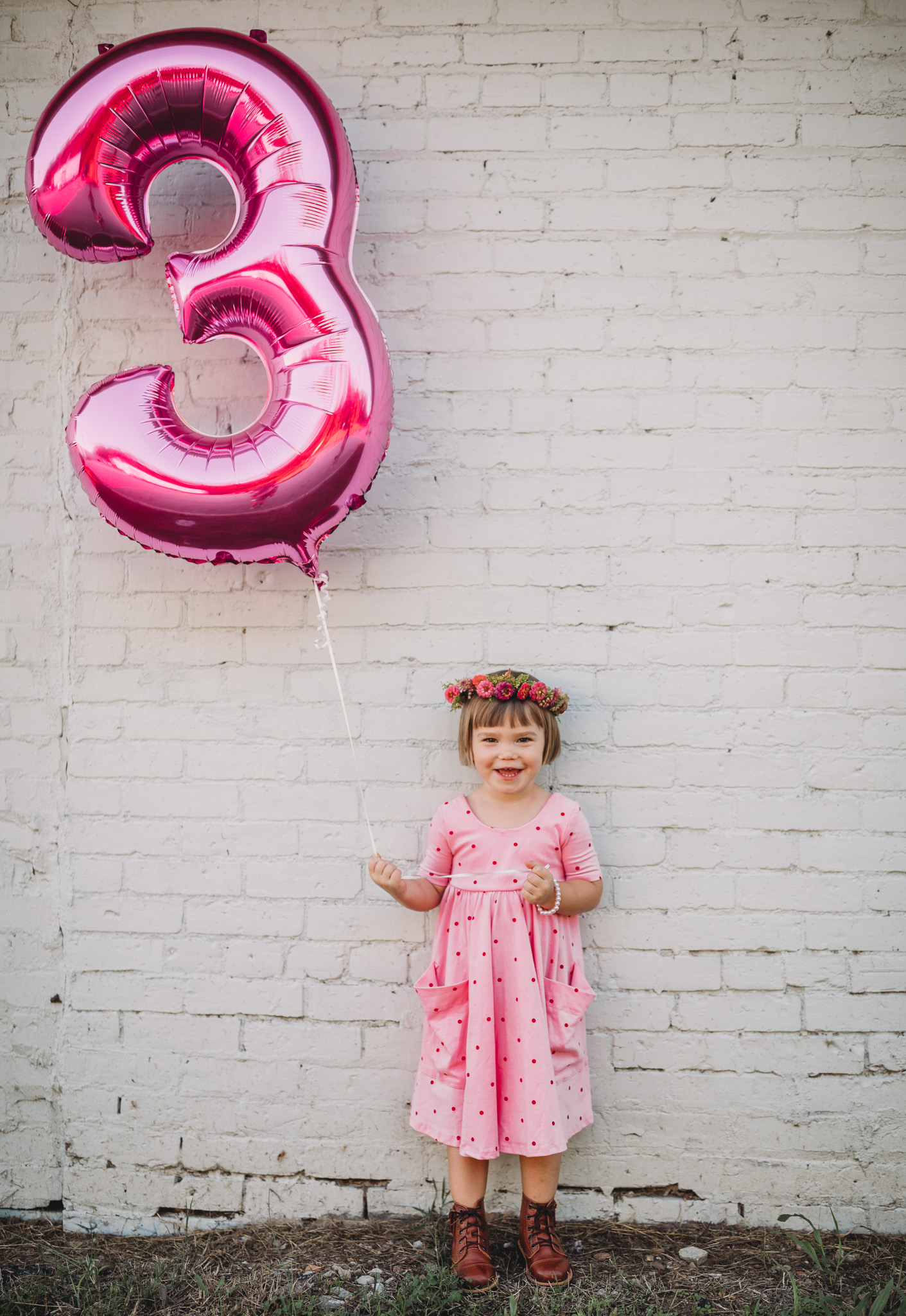 little girl and 3 balloon