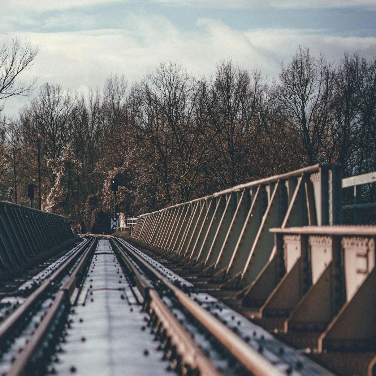 Common Guard Rail Damage: When to Repair vs Replace