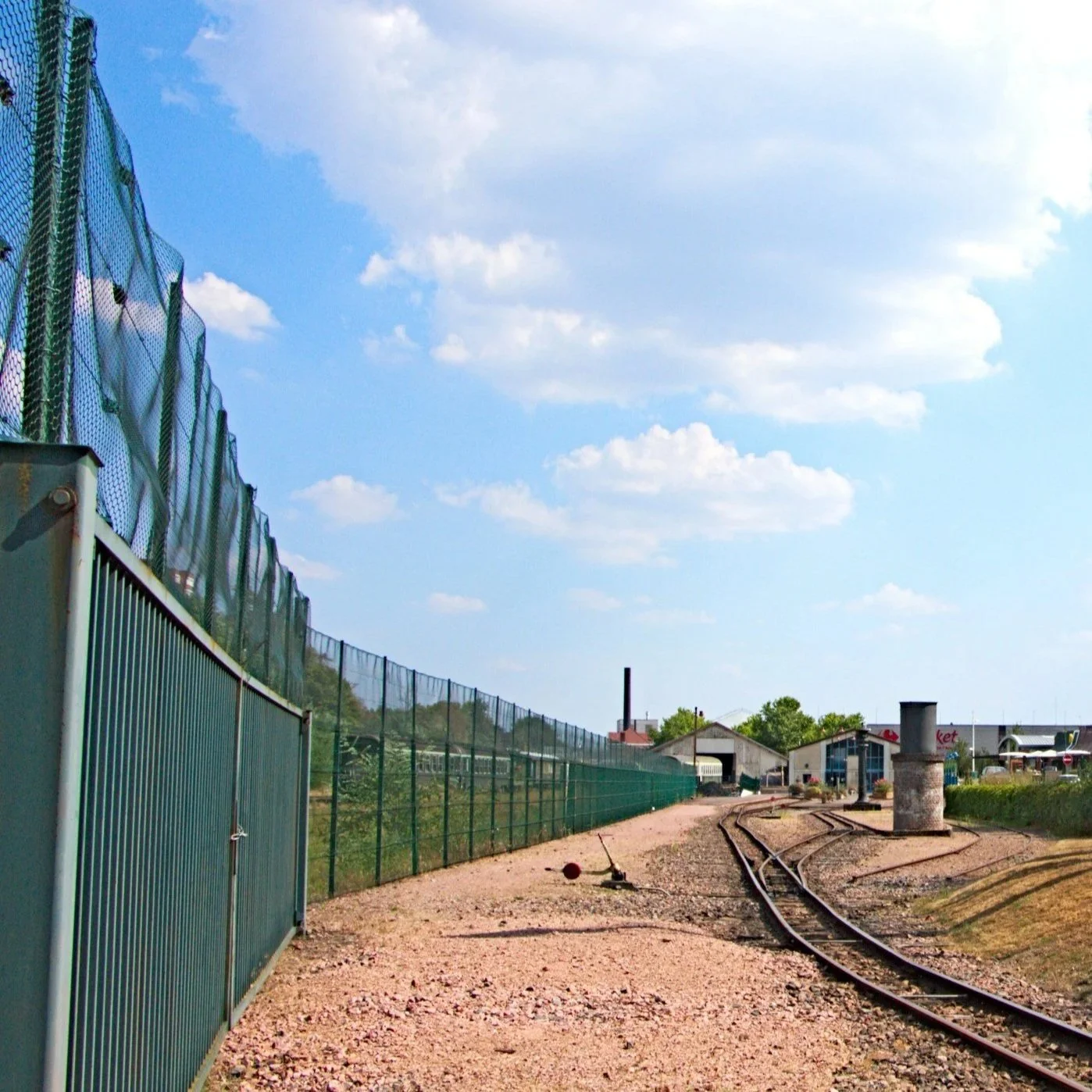 What’s the Difference Between Road Guard Rails and Commercial Guard Rails?