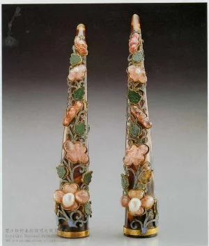 An example image of Qing dynasty fingernail guard