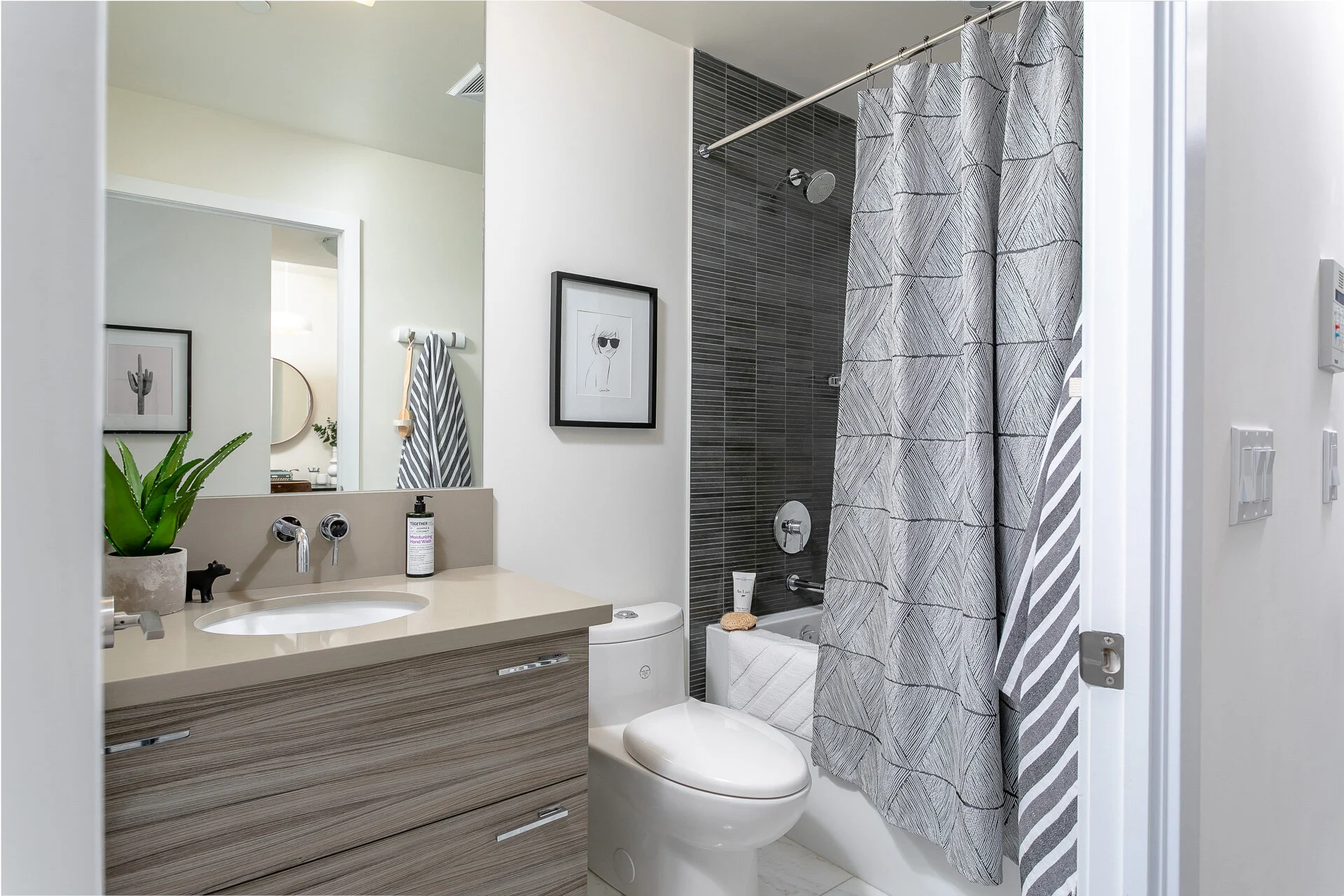 33 Shore Breeze Dr-Web-26.jpg