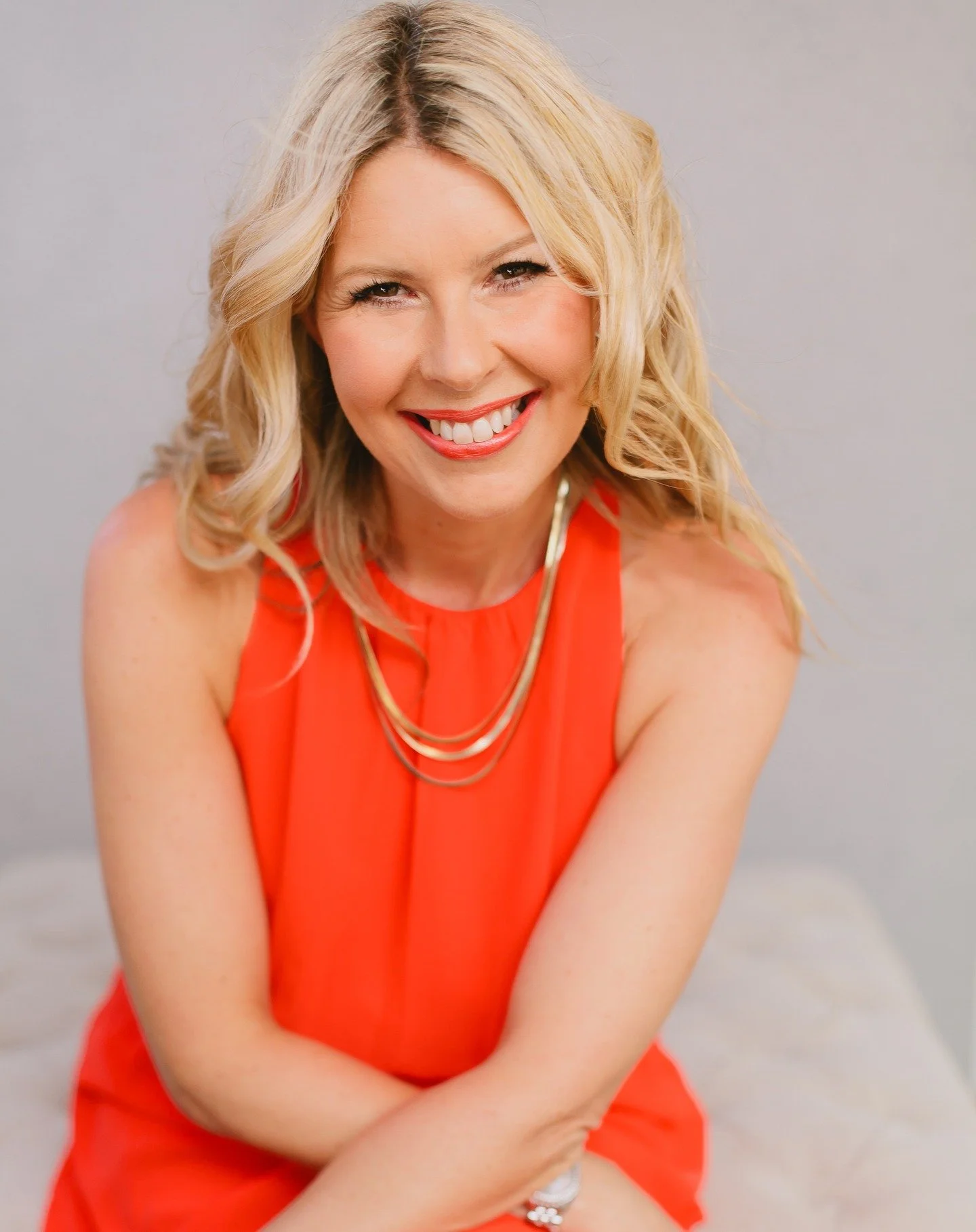 Some random facts about me: 📷 I received a Kodak camera for Christmas when I was nine and have been photographing people and events ever since.
📸I used photography all the way through my Art A Level, Art Foundation and Fine Art Degree
🖥I have tens