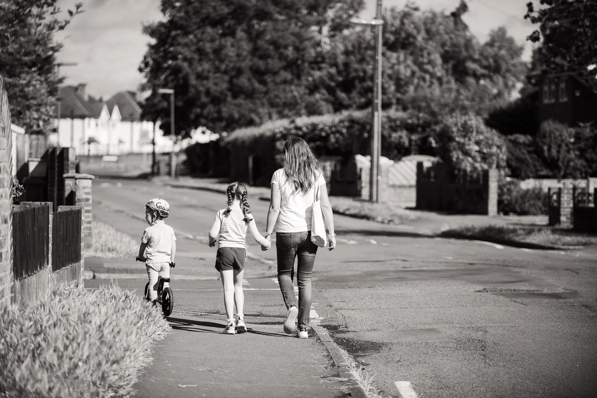day-in-life-photography-documentary-family-walking-family.jpg