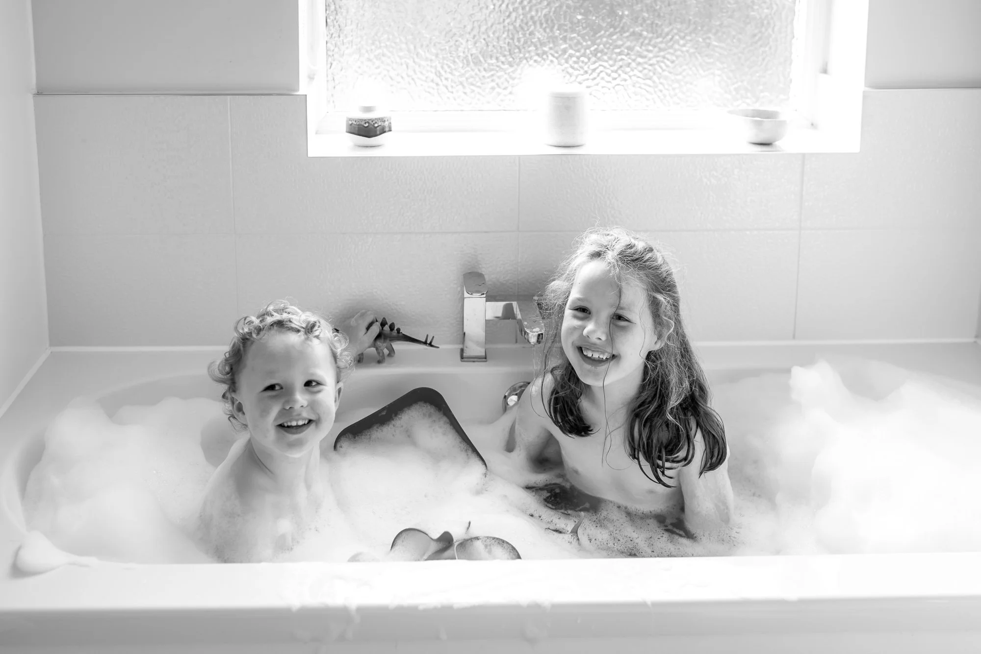family-documentary-photography-surrey-london-bathtime.jpg