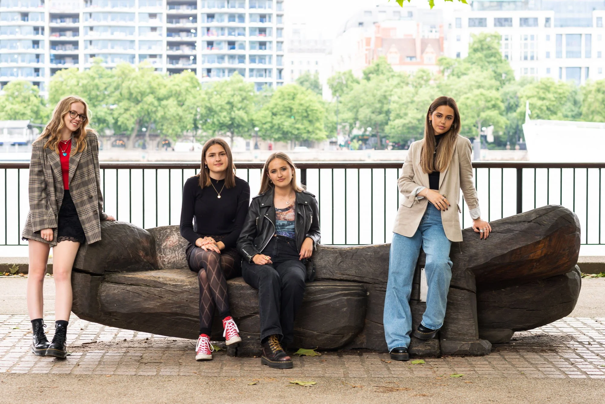 teen-friends-southbank-photography-london.jpg