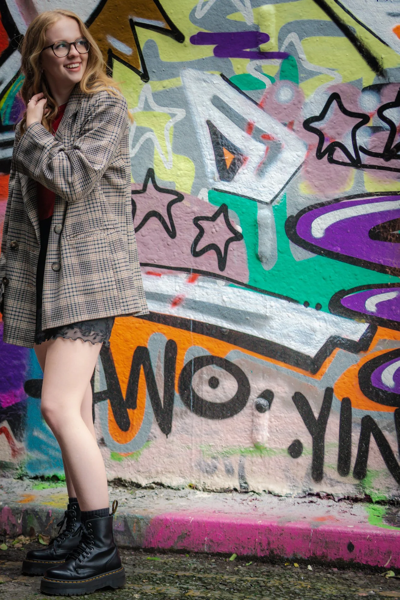 Teen graffiti Photo Shoot in London to celebrate friendship