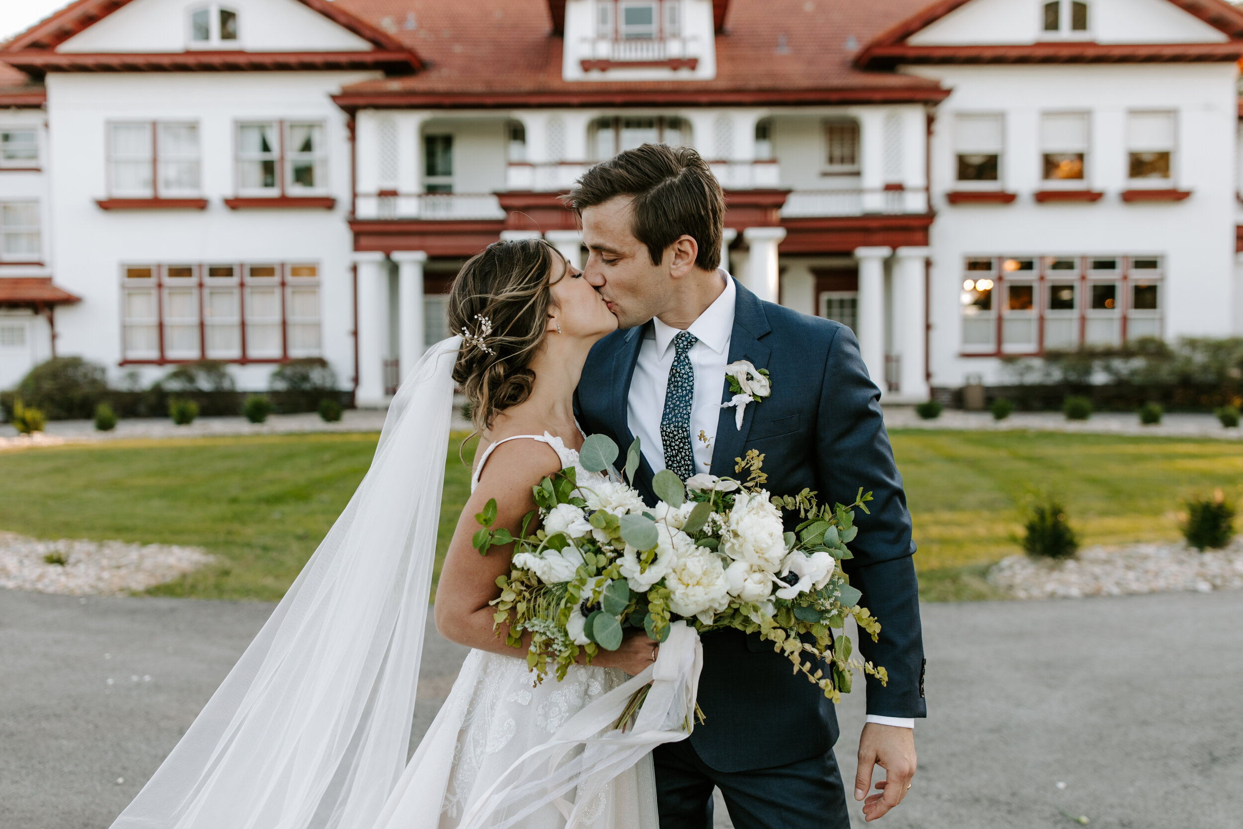 Rachel &amp; Bill | Longview Mansion Wedding | Kansas City, Missouri