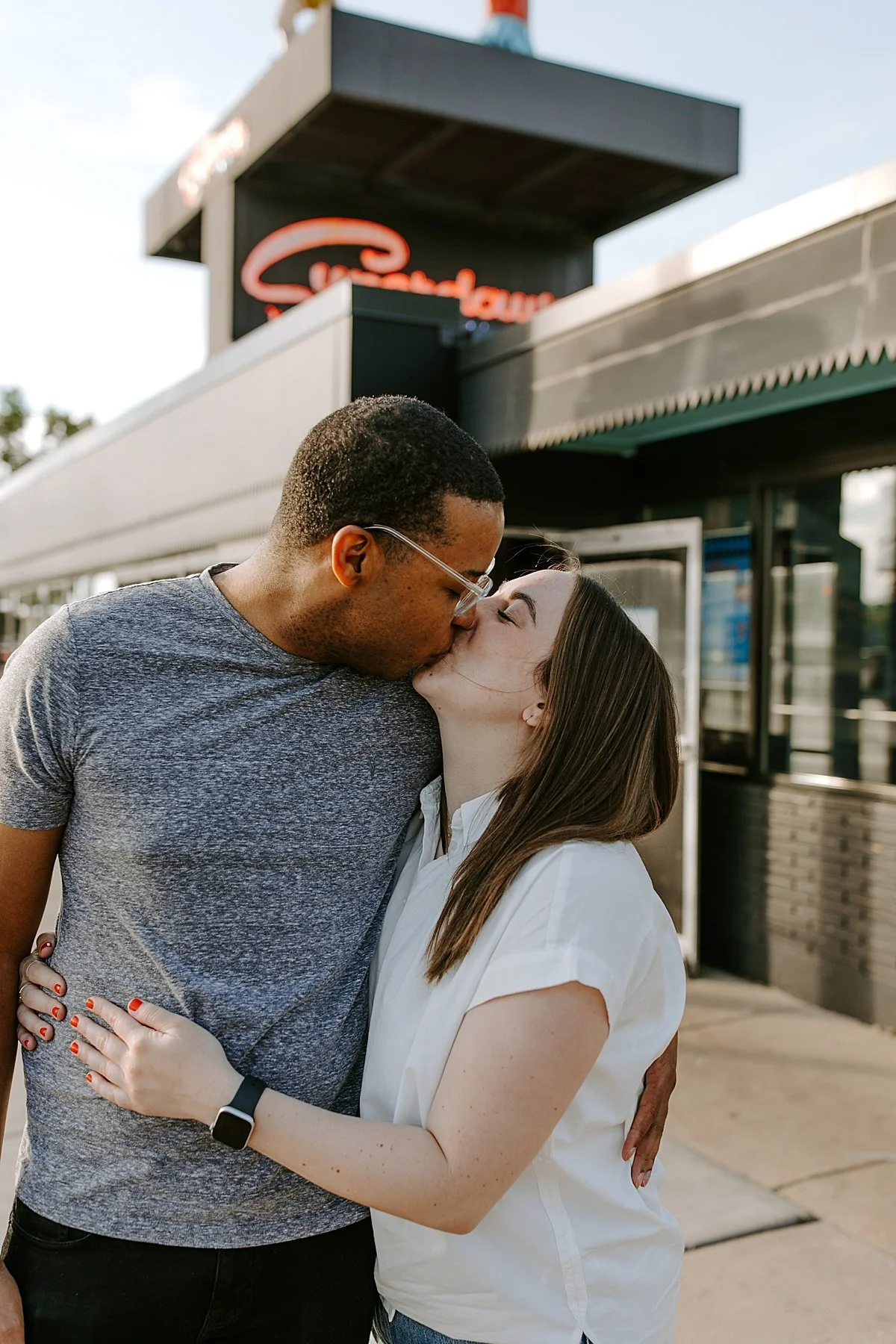 lakefront chicago engagement session, superdawg chicago engagement photos, chicago engagement photos, illinois wedding photographer