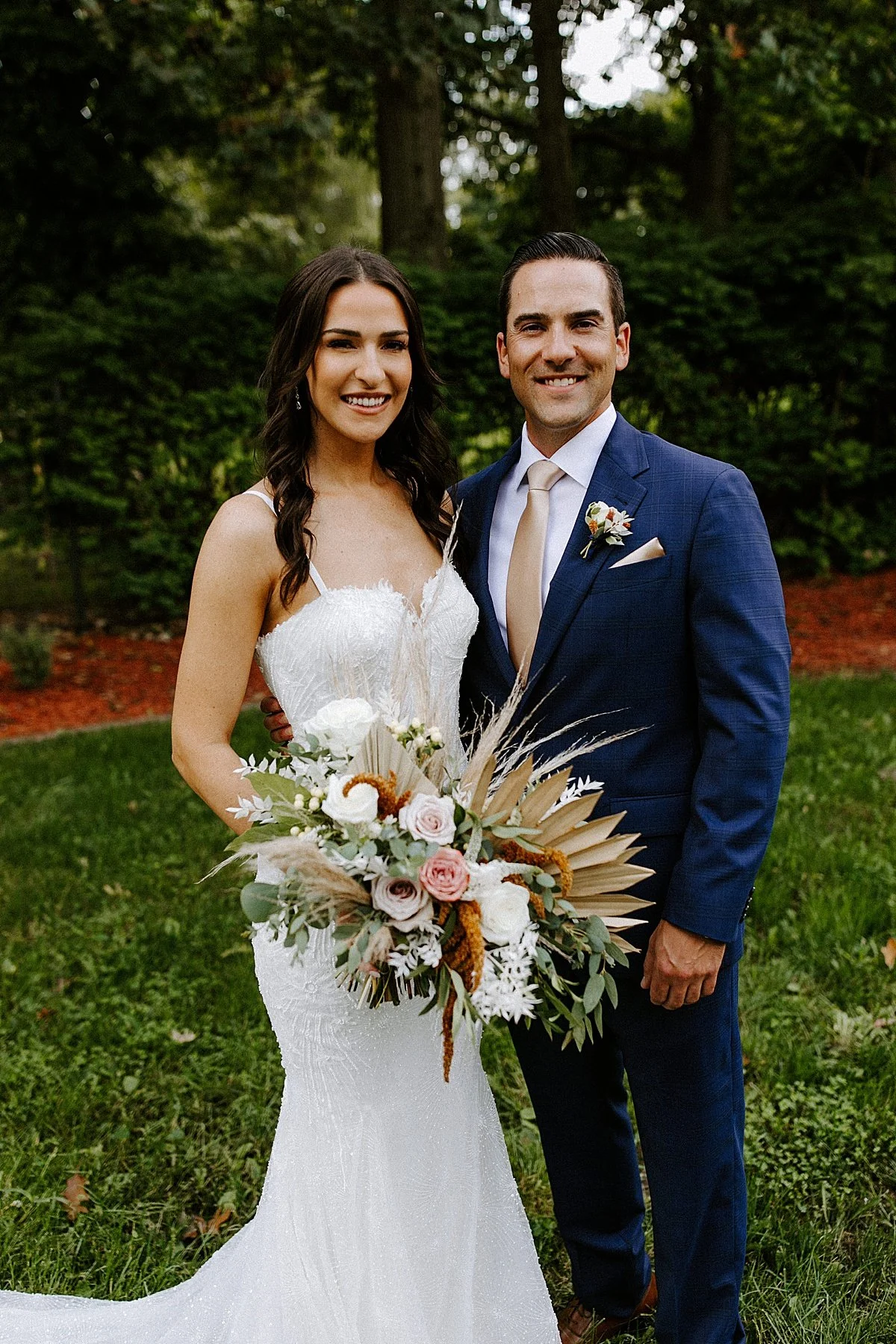 backyard summer chicago wedding, chicago backyard wedding, chicago wedding photographer, illinois wedding photographer, backyard wedding inspo