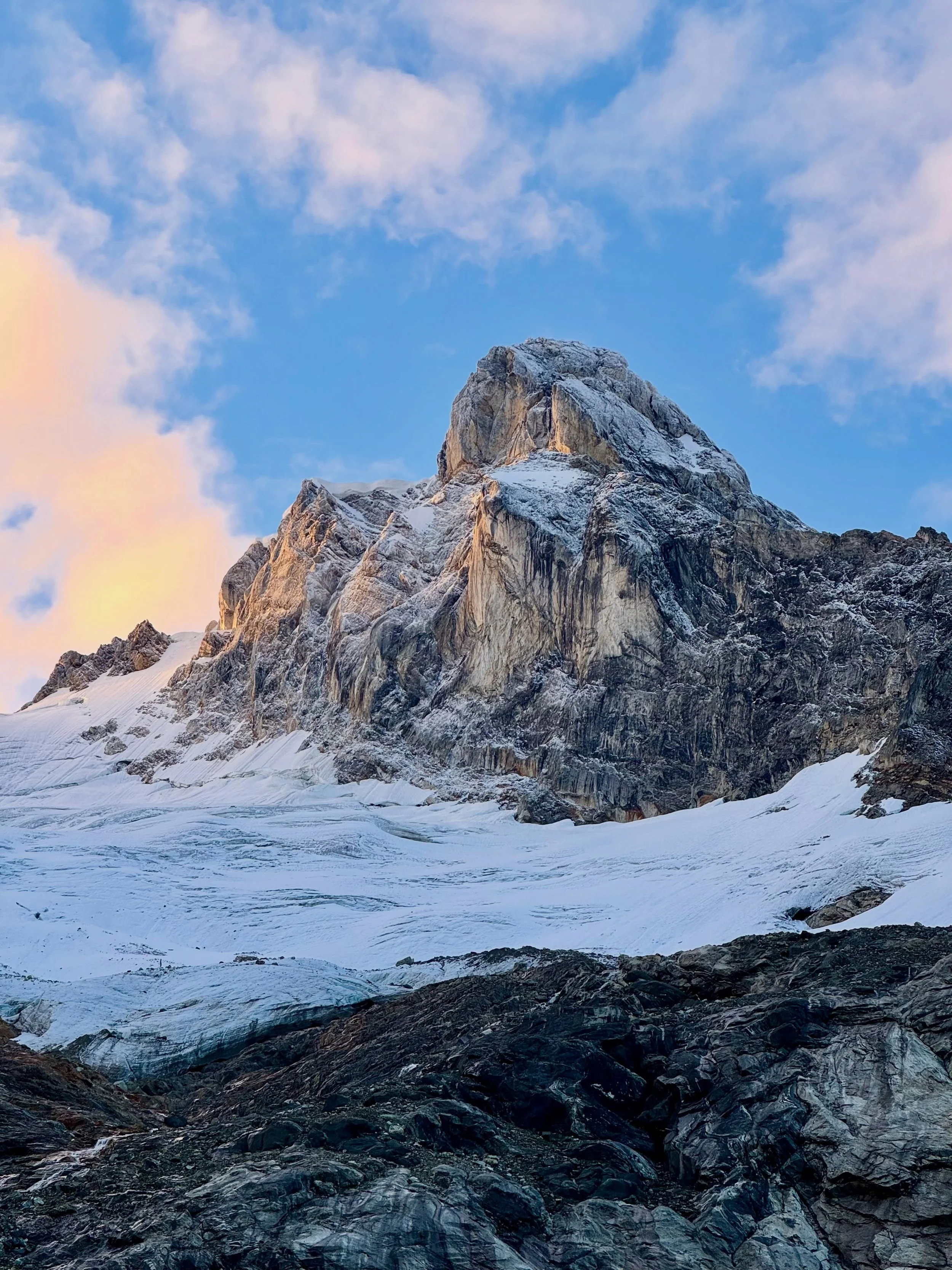 Sleeping, eating, painting and hiking under this massive beauty of a mountain for 6 days was such a treat. Thank you @alpineclubcan for finding such an amazing spot for this year&rsquo;s GMC basecamp! Thanks @pete.hoang for this photo of my freshly f