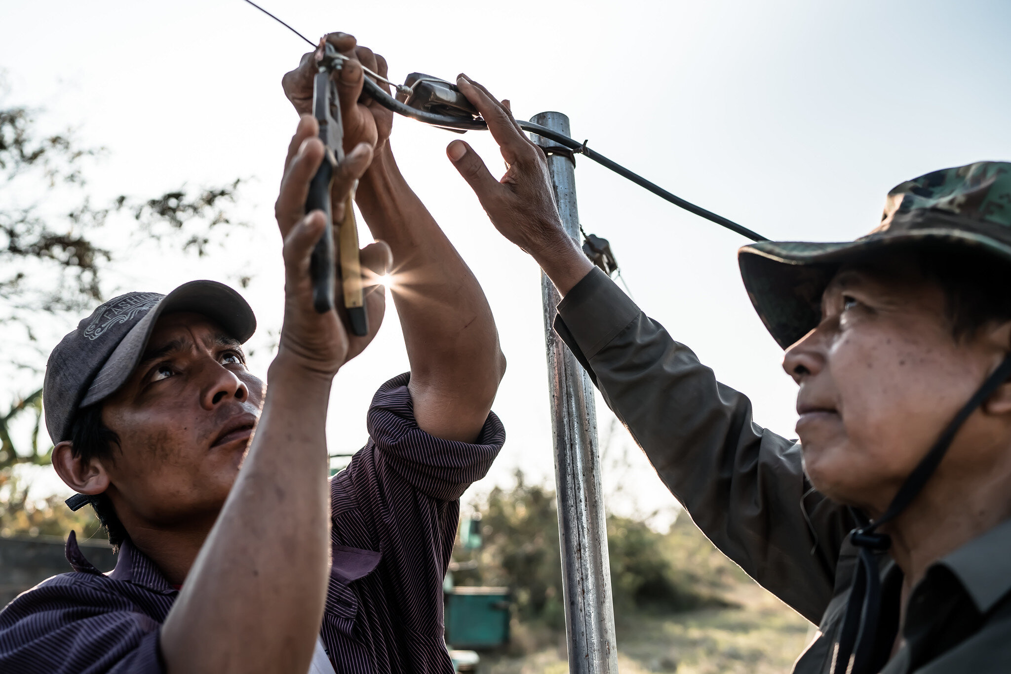 installing fence 1.jpg