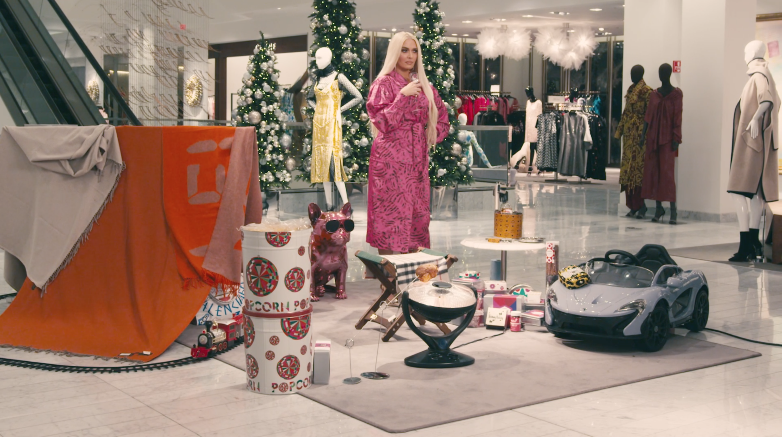 vogue_neimanmarcus_codykussoy_artclass_04.png