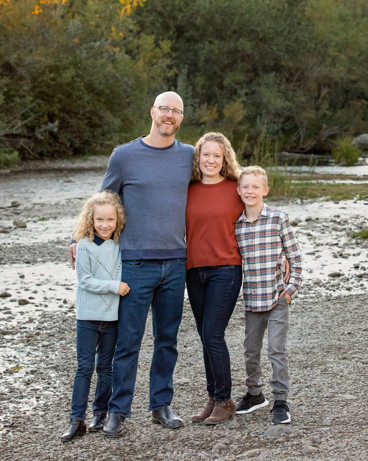 outdoor family of four portrait at fish creek park calgary