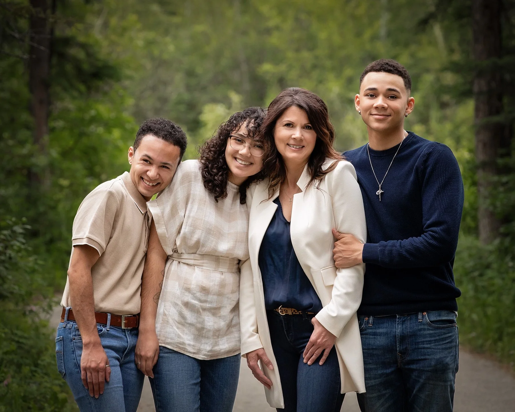 outdoor family photo shoot at Griffith Woods Park