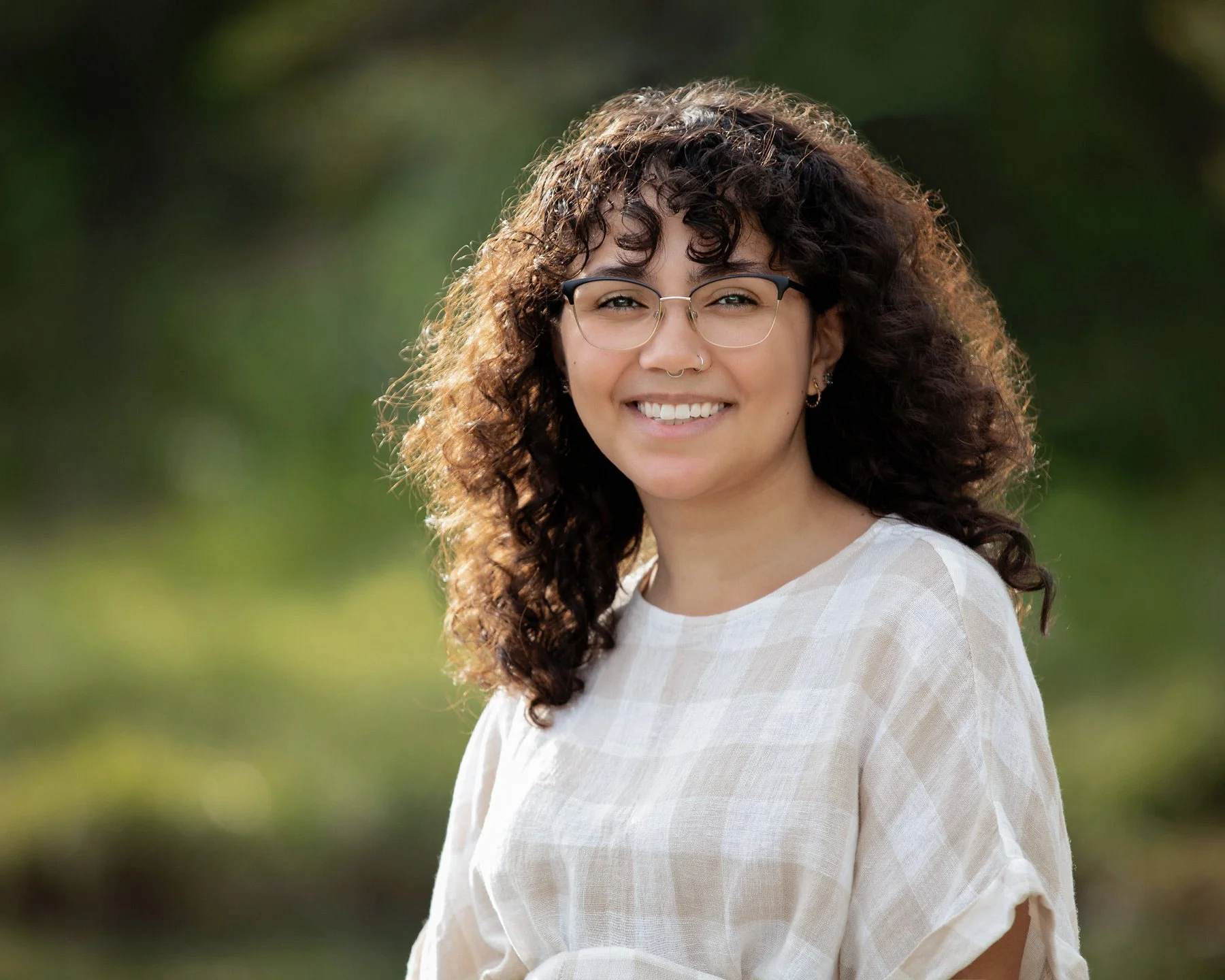 outdoor female headshot photography golden hour at Griffith Woods Park