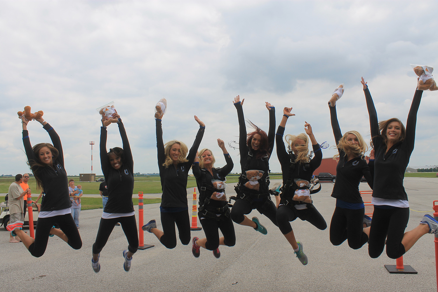 Colts cheerleaders jump for good
