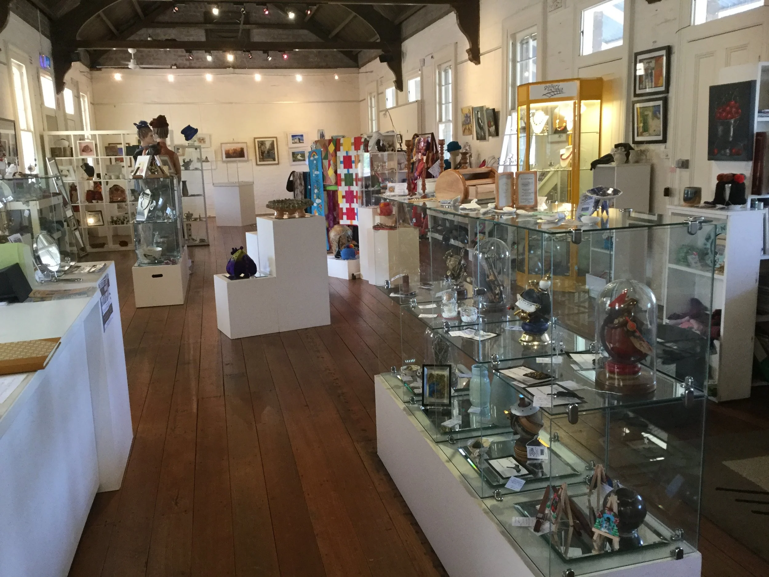 Gallery On Track - "Roses and Heritage"