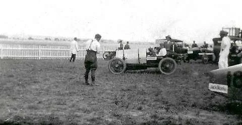 cars-in-field-1927.jpg