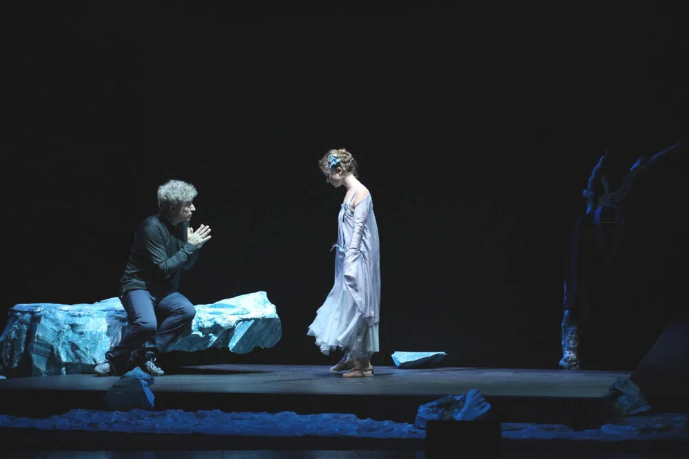 Ortiche Nascosto dove c'è più luce pietre blu.jpeg