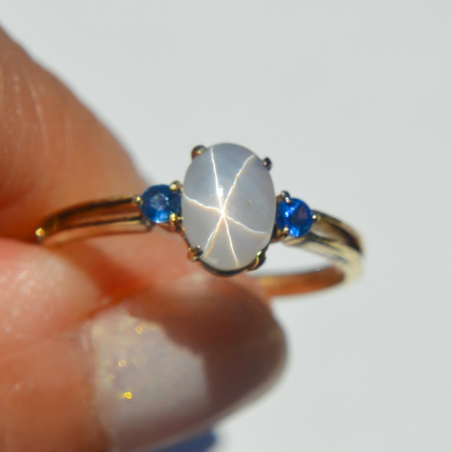 A mesmerizing vintage 14K natural pale lavender star sapphire cabochon, with round cut natursl@blue sapphire accents ✨💙 Online now, link in bio to shop #starsapphire #starsapphirering #naturalstarsapphire #vintagejewels #estatejewelry