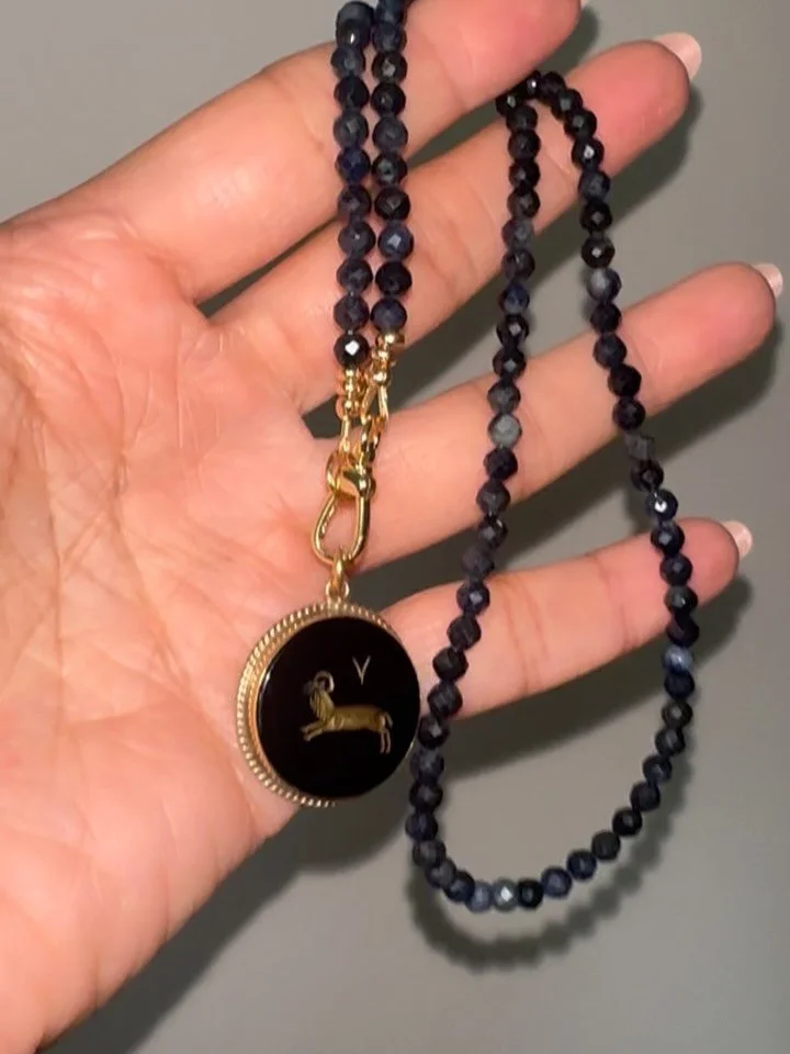 Hit got this gorgeous vintage midcentury c1960s solid 14K onyx Aries zodiac charm in! Measure 7/8&rdquo; diameter. Snag at $525 pre list pricing shipped within USA! Intl ship fees vary ♈️🐏🖤✨ #ariescharm #vintagearies #aries #estatejewelry