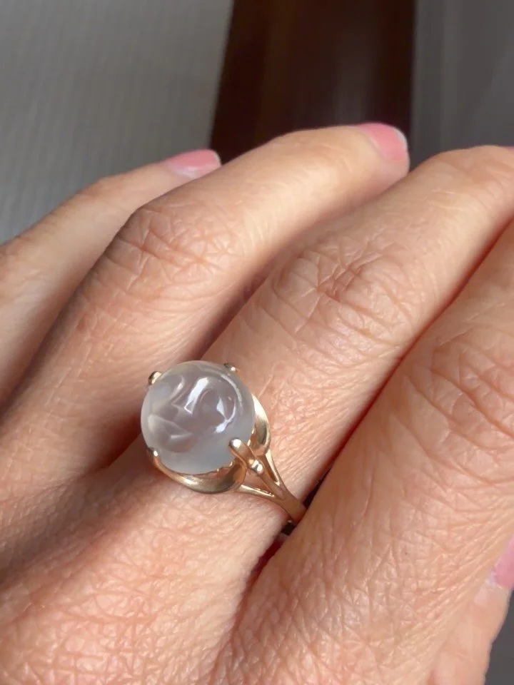 The most adorbs vintage 10K moonstone c1970s carved man in the moon 🌝 size 7, easy resize if needed for $70. Snag at $590 shipped pre list pricing. DM to claim. Zelle Venmo PayPal FF. Intl ship fees vary