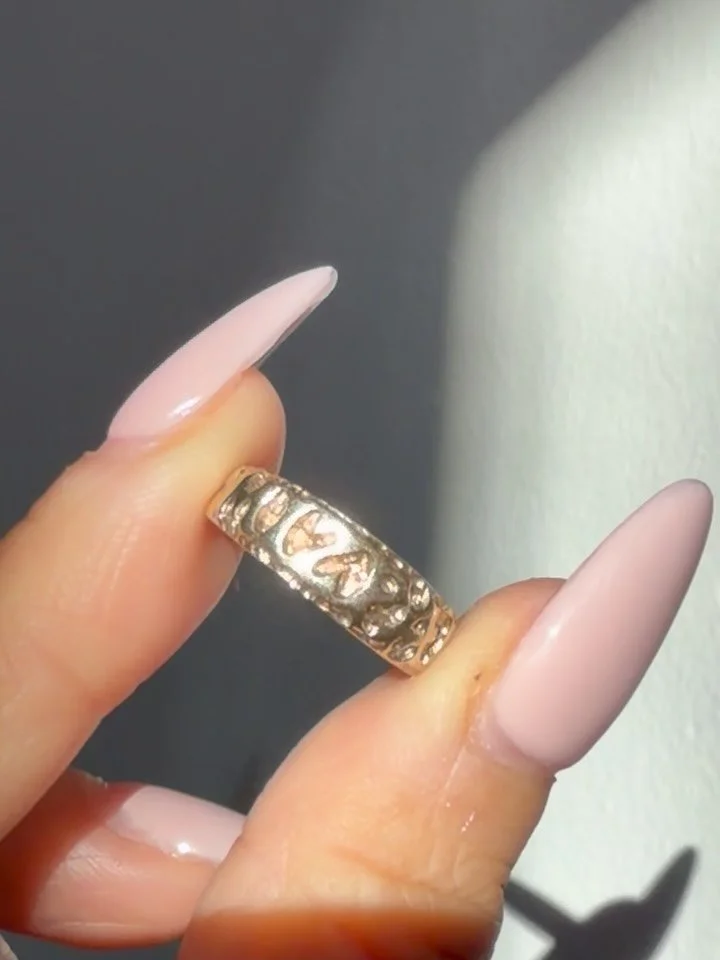 💛MIZPAH💛 The prettiest vintage 9K c1960s Mizpah band, size 6 and easily resizable! Snag at 590 Zelle Venmo PayPal FF, or 640 website. DM to claim #mizpah