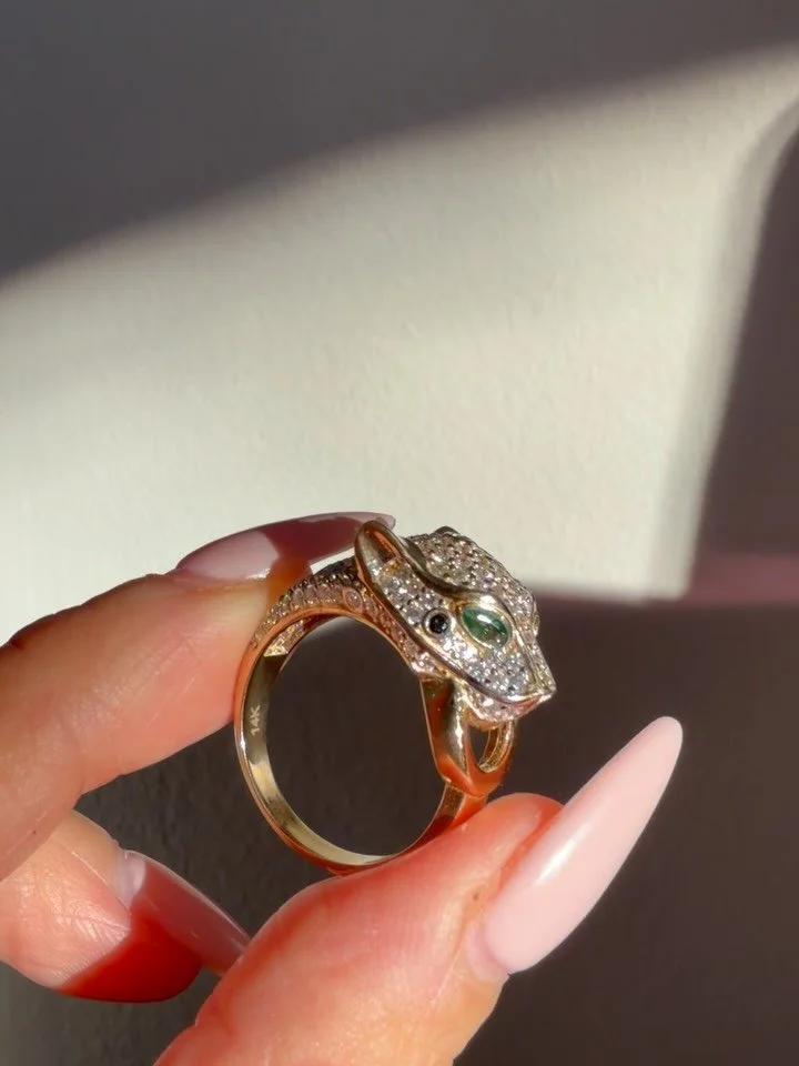 For all the fellow feline lovers!! An absolutely gorgeous vintage c1980s 14K diamond pav&eacute; emerald eye with onyx  panther ring. Currently size 8, can be resized a bit up or down. Weighs 6.85 grams. In excellent condition 🐆💎 DM to claim 1625 s