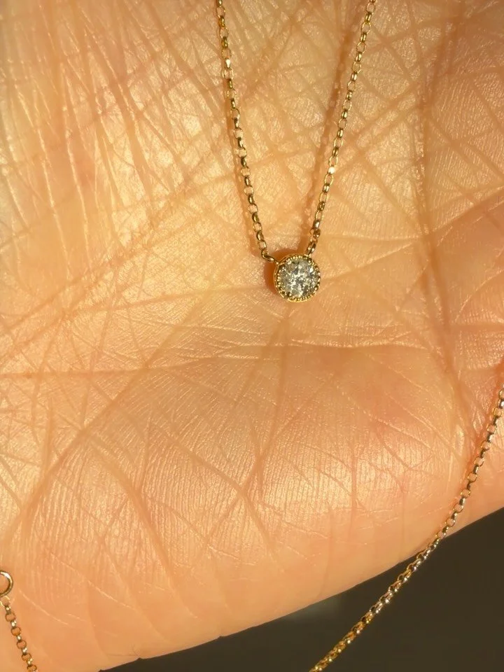 This super sparkly stocking stuffer is ready to ship for 🎄🎁 delivery by the 24th! A perfect 18K .25 carat VS1 color E graded (very slightly included &amp; colorless) brilliant cut natural diamond solitaire necklace. 16&rdquo; long oval rolo chain w