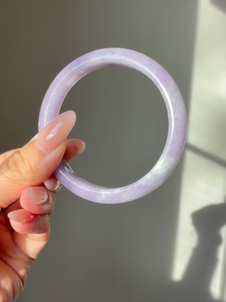 Found y&rsquo;all another untreated natural lavender jadeite bangle! This one is for a smaller wrist, 57mm across &amp; 12mm wide, fits me well with a lil wiggle room. My wrist is 5.5&rdquo; circumference. Would fit up to a 6&rdquo; wrist! Not online