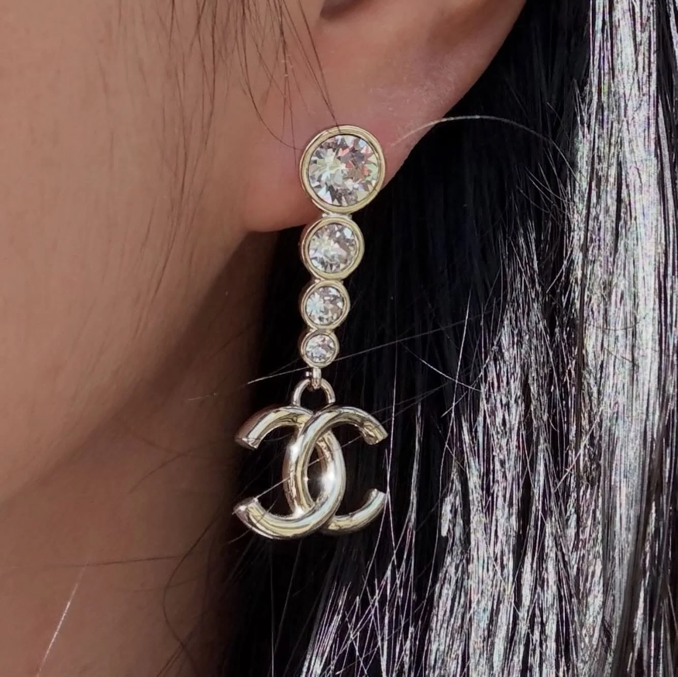 SUNDAY NITE LIVE SALE x @rarebird.jewelry 9 pm ET! Turn on the reminder above! Will these amazing authentic Chanel 2024 collection crystal graduated bubble drop earrings make it till then? I just listed them online, but snag at $730 over Zelle Venmo 