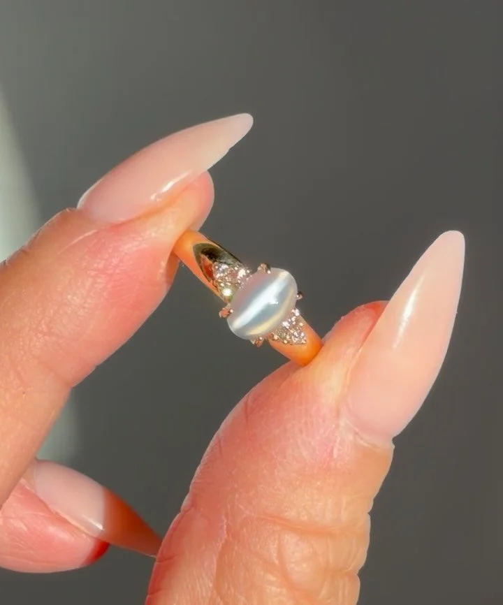 The most magical 18K vintage cat&rsquo;s eye moonstone cabochon diamond beauty! It&rsquo;s so glowy ✨🌝💎 Currently size 5.75, easily resizable. DM to claim at 720 pre list pricing Zelle Venmo PayPal FF, or 770 as a custom site listing  #moonstone #m
