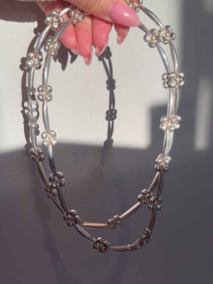 Got in TWO more vintage 925 sterling Italian Milor flower links! 🇮🇹🌸 17&rdquo; long, 10mm. Weighs 26 grams. Both in mint condition. Lobster link clasp. DM to claim, 365 each shipped within USA . Not online yet! Zelle Venmo PayPal FF. Intl ship fee