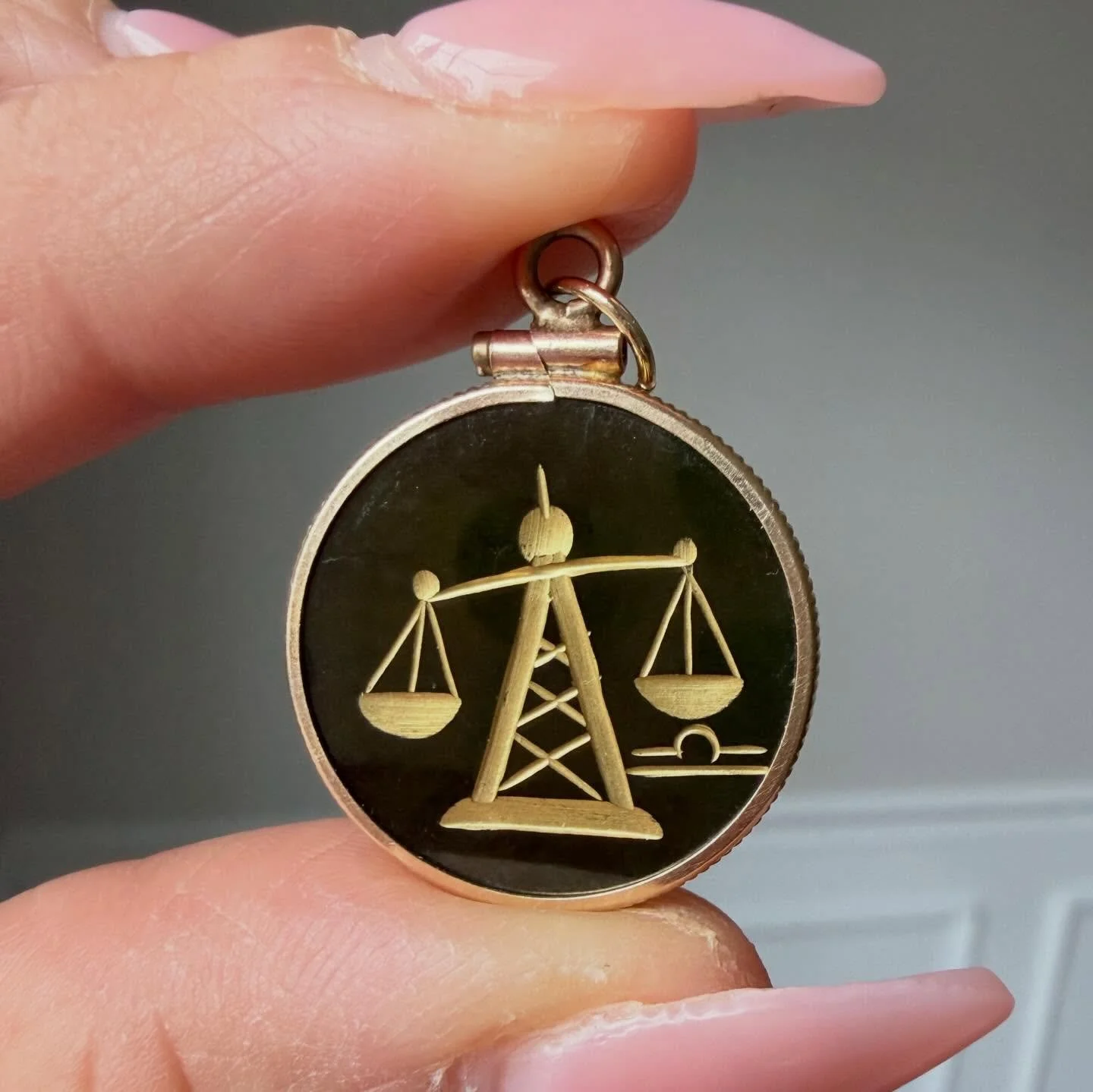 Online now! A super rare midcentury era vintage c1960s 14K nephrite jade Libra zodiac intaglio charm. Link in bio or tap to shop ⚖️♎️💚 #libra #zodiaccharms #mcm #vintagegold