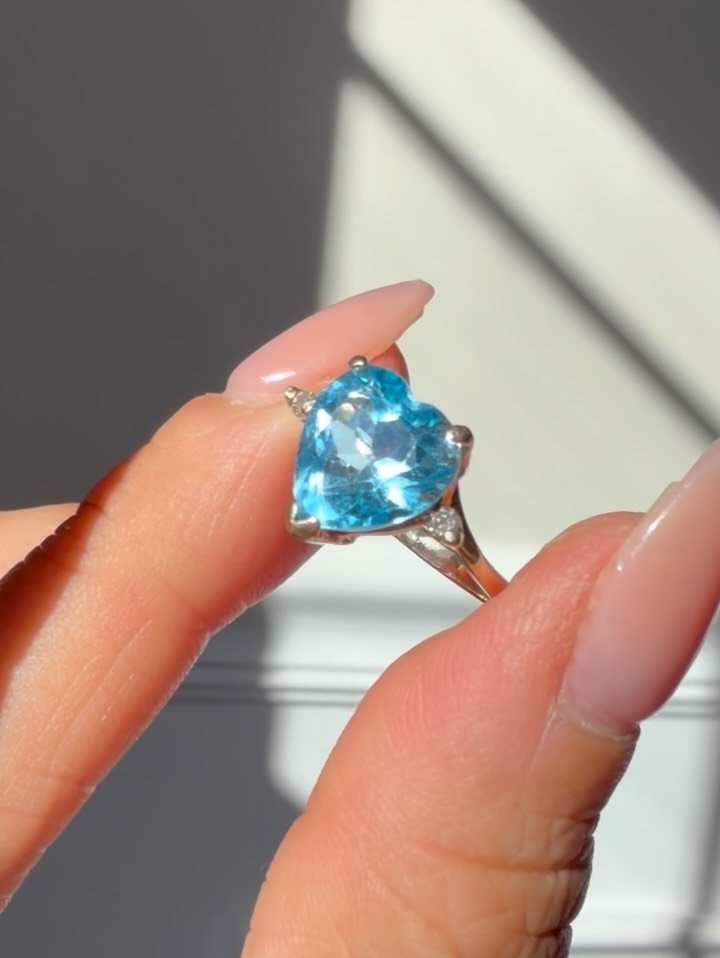 In love with this vintage 1980s 14K Charles Duneier natural 3.16 carat heart cut blue topaz and diamond 🩵💎 size 5, easily resizable. DM to claim 750 shipped pre list pricing! Zelle Venmo PayPal FF. Intl ship fees vary. In excellent condition. Not o