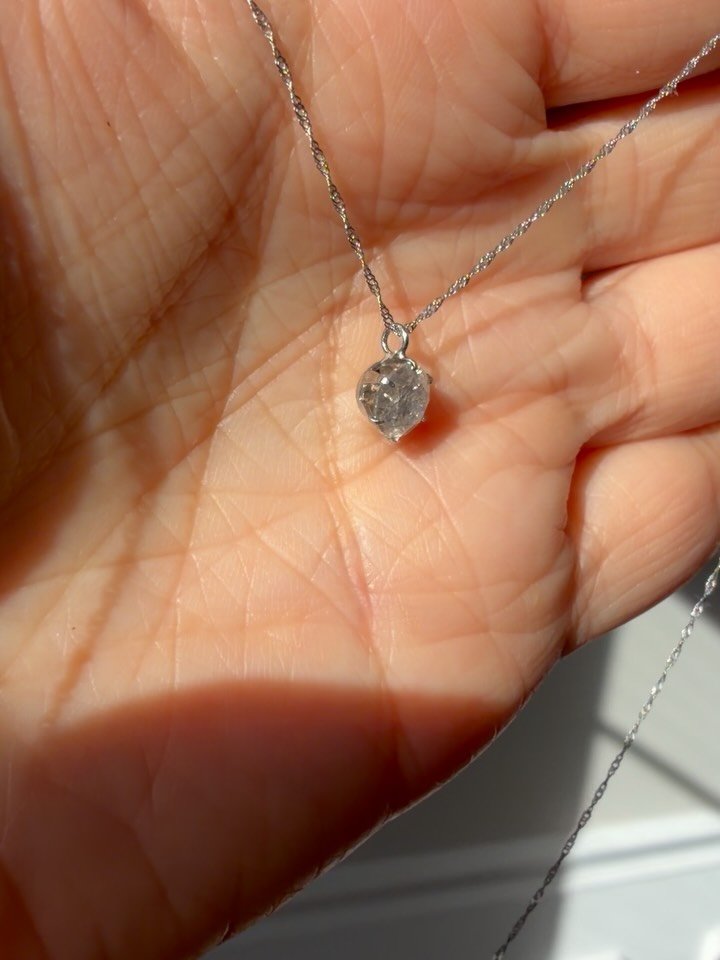 A perfect vintage c1990s solid platinum PT900 .84 carat natural diamond brilliant cut solitaire necklace 💎😍 17&rdquo; long, 6mm diamond graded color E (colorless), clarity SI1 (slightly included). The twisted platinum chain is marked PT850. DM to c