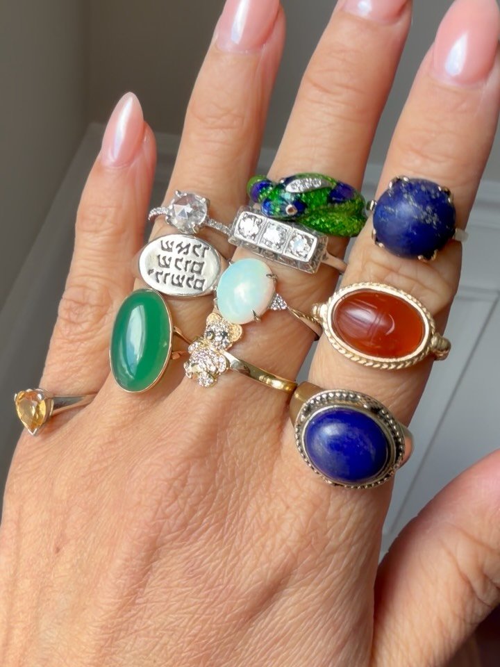 Happy St Patrick&rsquo;s day! Will these all be on tomorrow&rsquo;s daytime live? Only one way to find out! Hope to see you Weds at 12 pm noon ET! Turn on the reminder above 😘☘️🌈💎 #vintagegold #estatejewelry