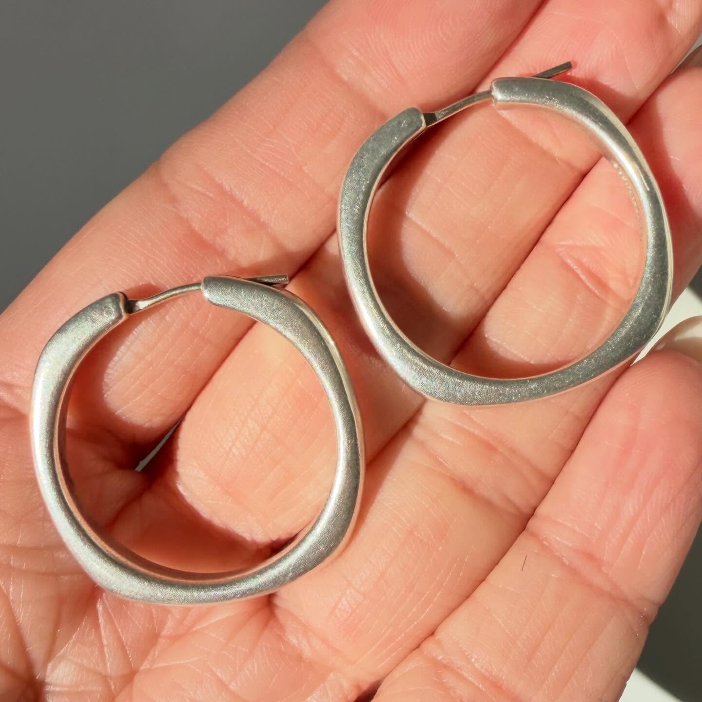 The most perfect vintage c1990s authentic T &amp; Co 925 sterling silver squared hoop earrings. Measure 1 1/8&rdquo; diameter, weigh 12.2 grams as a pair. Hallmarked T &amp; Co 925. In excellent condition. DM to claim 410 shipped Zelle Venmo PayPal F
