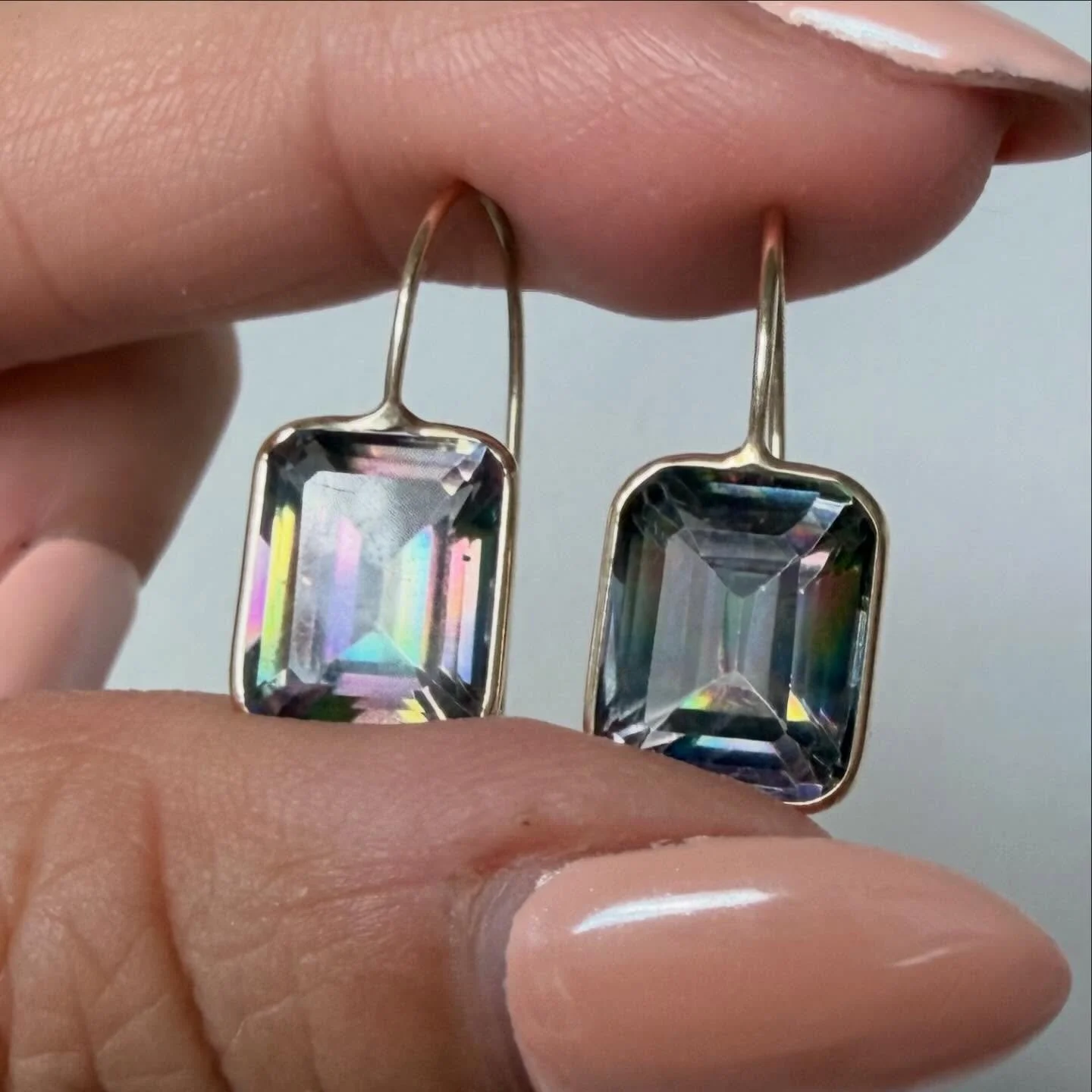 These dreamy vintage Clyde Duneier c1980s 10K mystic topaz emerald cut drop earrings are available! Not online yet 🌈💜 1&rdquo; long. DM to claim, 390 shipped Zelle Venmo PayPal FF, or 415 website cc link
