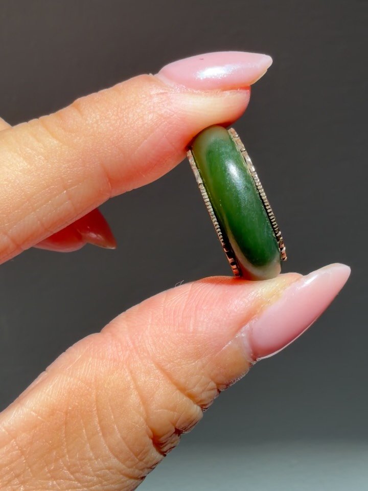 In love with this vintage Midcentury era 1960s 14K natural nephrite jade eternity band 💚 size 6.25, 495 shipped Zelle Venmo PayPal FF /  or 530 website cc link. DM to claim, not online #nephritejade #vintagegoldring #jadering
