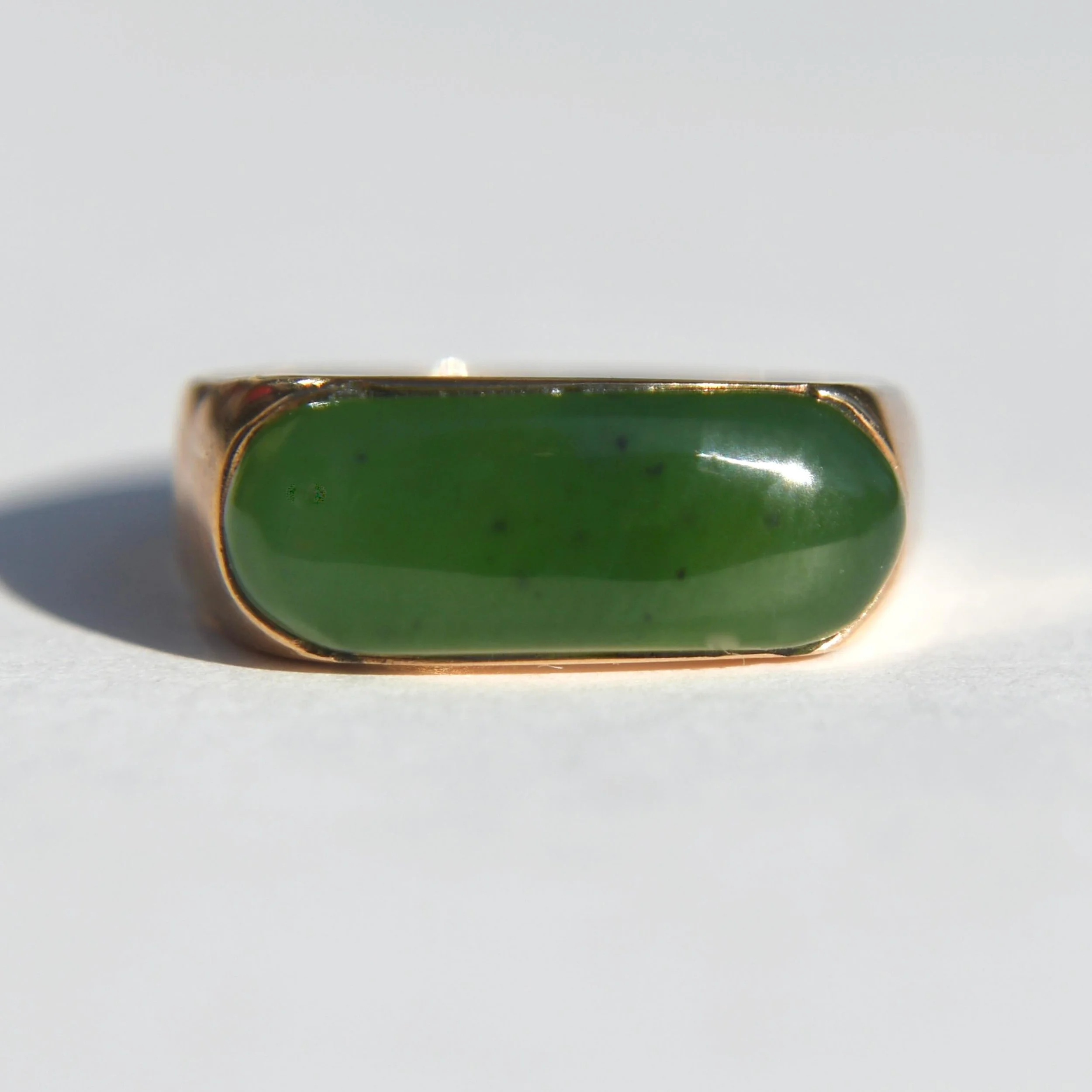 This perfect vintage Midcentury era 1960s 14K jadeite jade saddle band is online now 💚 Tap to shop or link in bio #jadering #vintagejade #jadeite #vintagegold