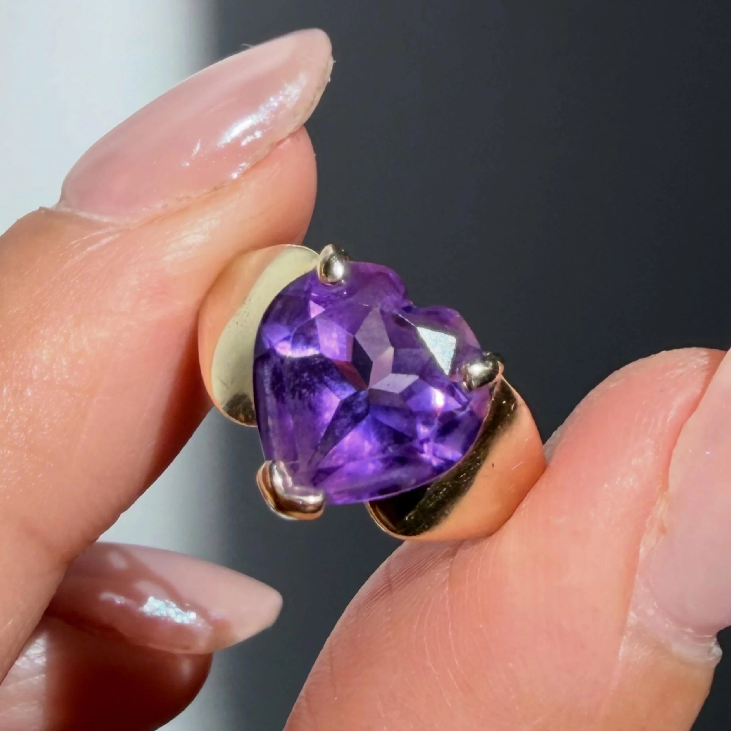 Vintage 1980s 10K heart cut amethyst beauty 💜 Size 4, easy resize if needed. Not online. DM to claim 525 shipped! Zelle Venmo PayPal FF / or 560 website cc link #amethyst #amethystring #vintagegold